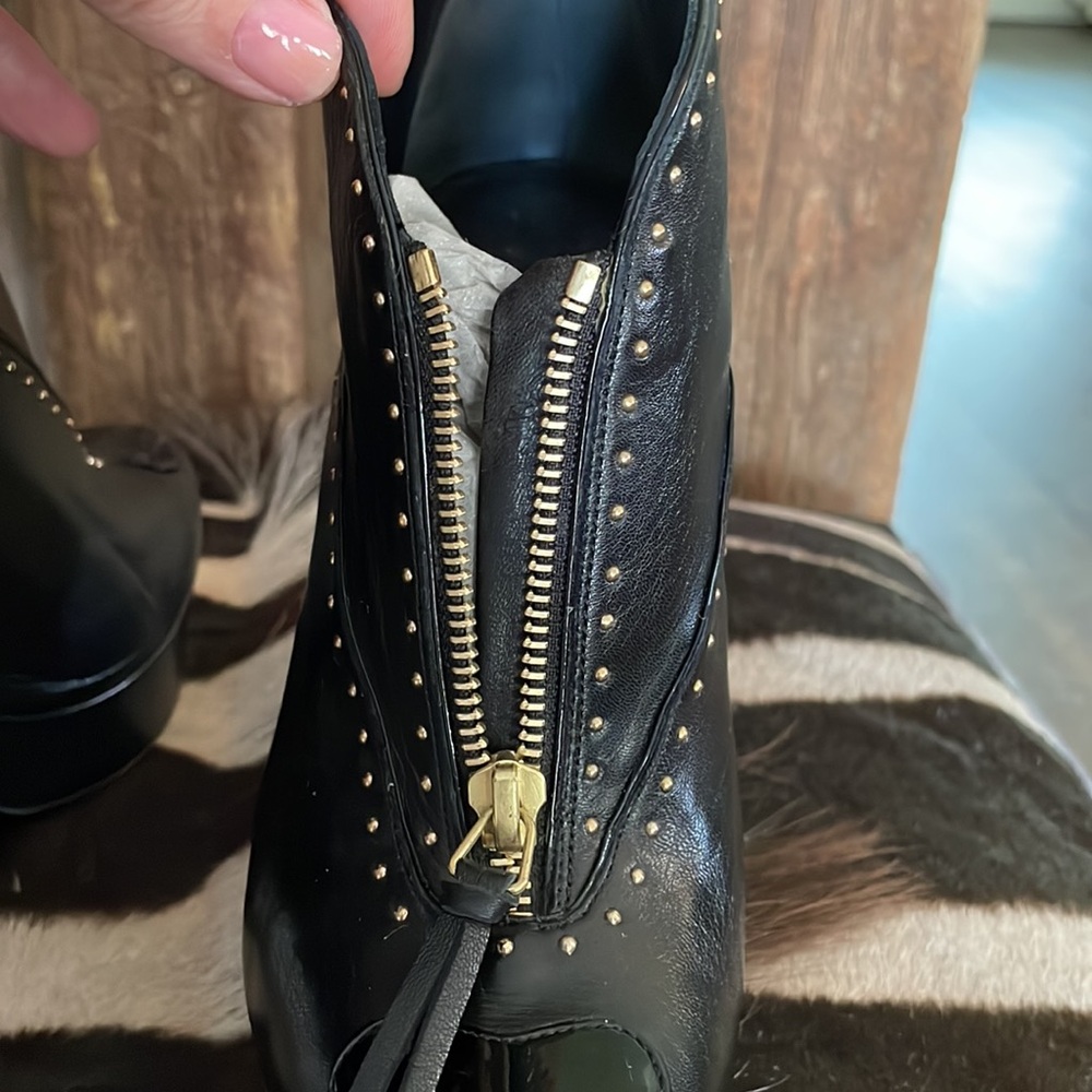 Alexander McQueen Blk Smooth & Patent Leather Gold Studded Platform Heels 38.5 - Picture 12 of 12